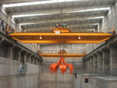 Hydraulic grab overhead crane feature